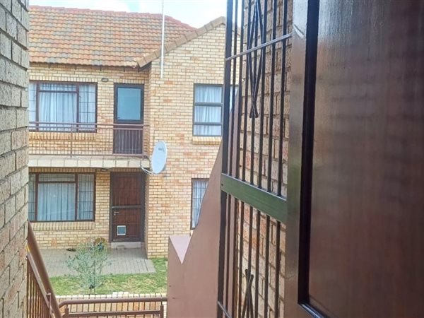 2 Bedroom Townhouse 2 Bedroom Townhouse