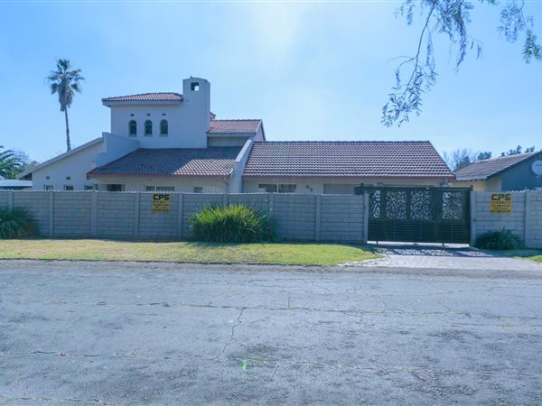 4 Bedroom House 4 Bedroom House