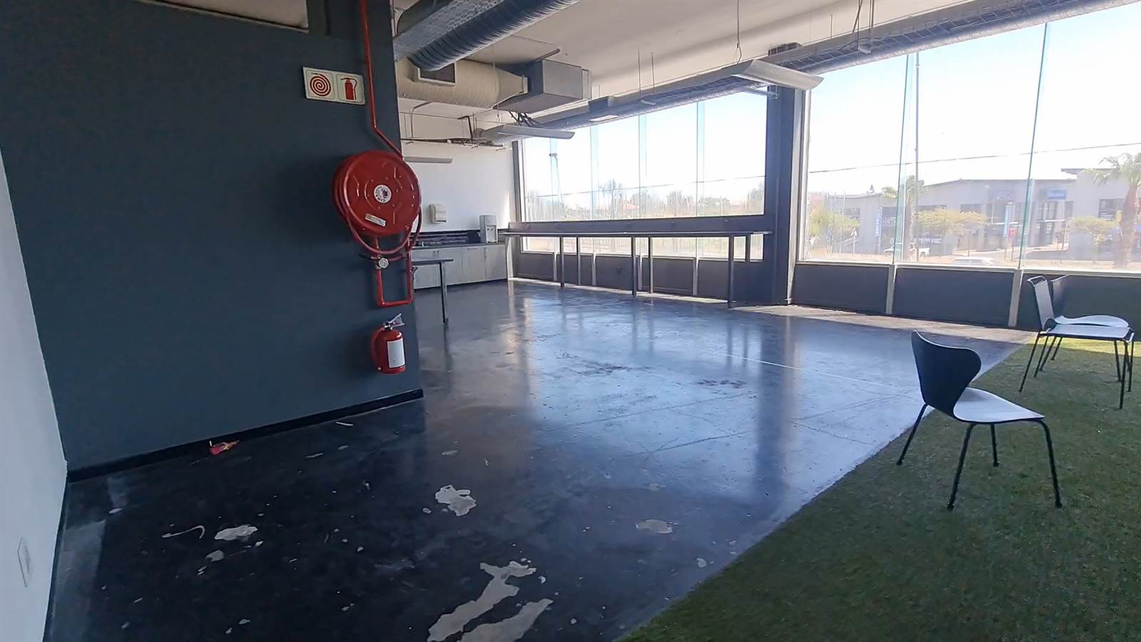 860  m² Commercial space in Paarden Eiland photo number 3