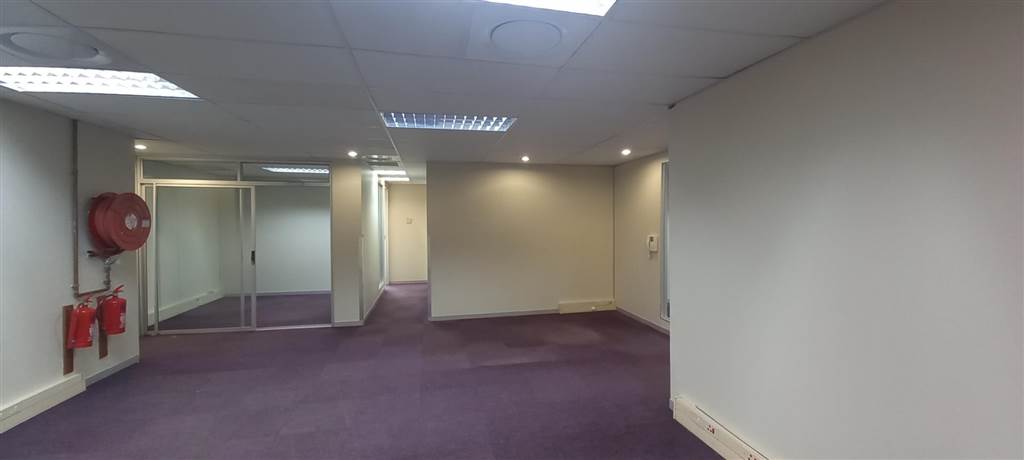 818  m² Office Space in Die Hoewes photo number 14