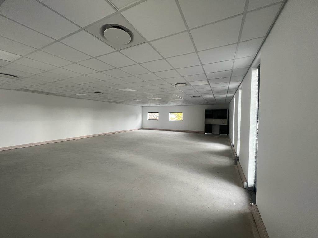 144  m² Commercial space in Durbanville Central photo number 7