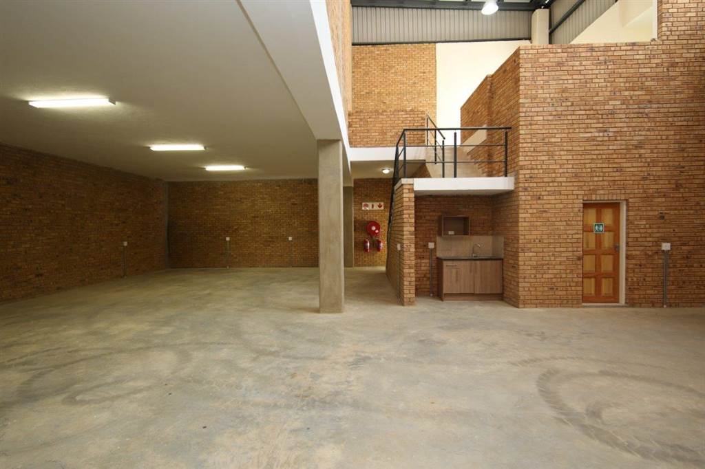 363  m² Industrial space in Lanseria and surrounds photo number 10