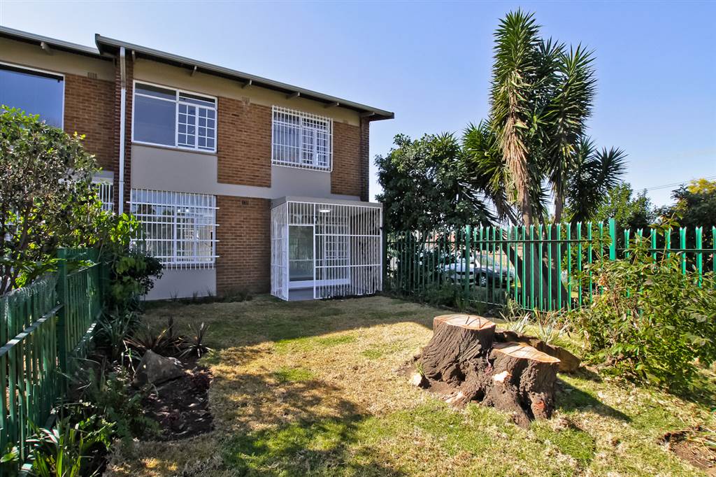 2 Bed Townhouse in Germiston Central photo number 2