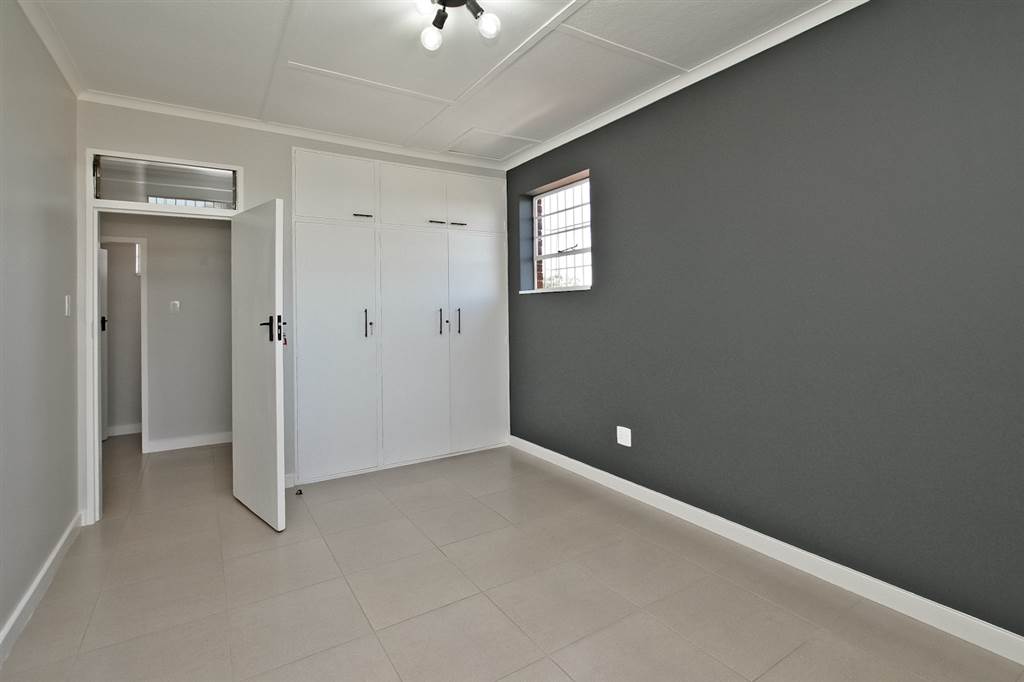 2 Bed Townhouse in Germiston Central photo number 14