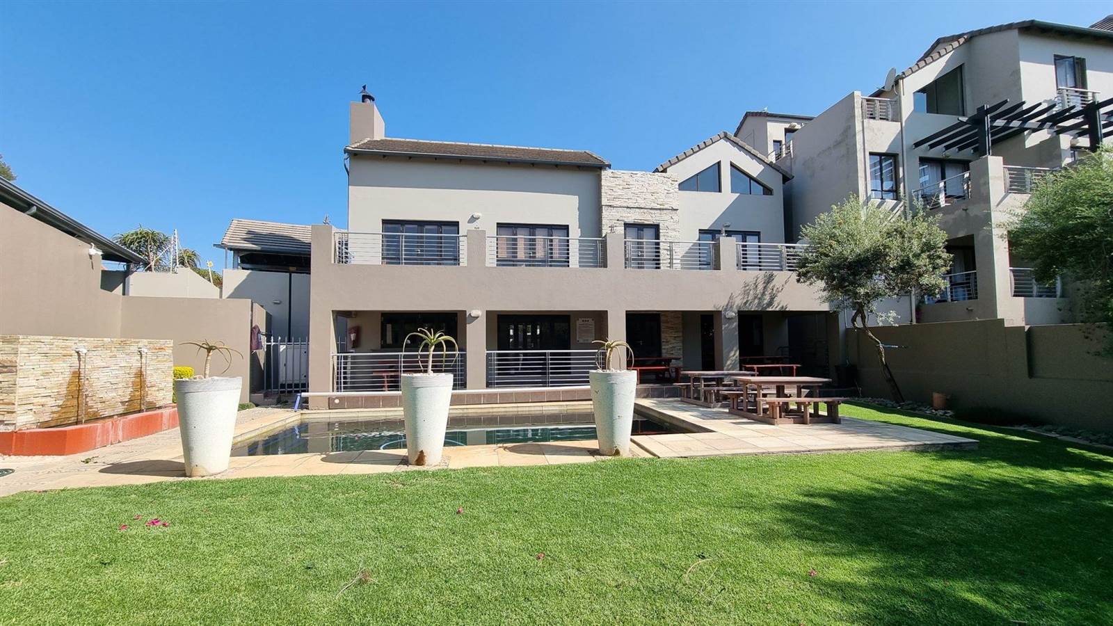 1 Bed Townhouse in Sunninghill photo number 5