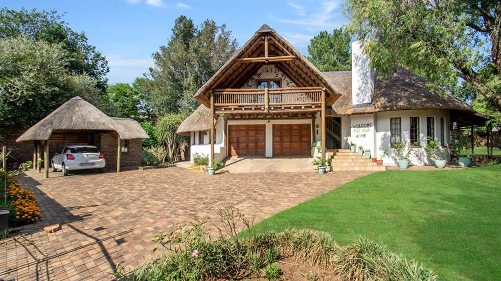 4 Bed House in Lonehill photo number 21