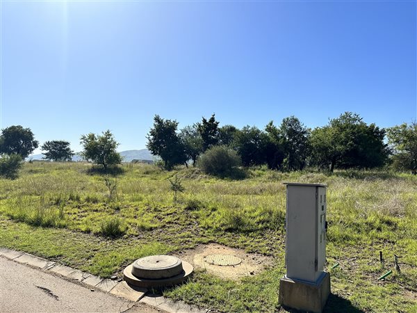 1761 m² Land available in Westlake Estate