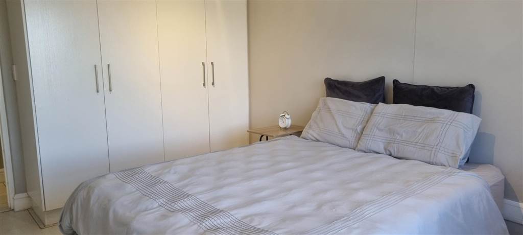 1 Bed Apartment in Rondebosch photo number 8