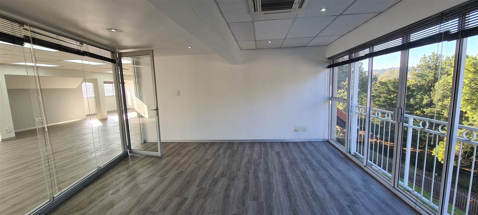 230  m² Commercial space in Woodmead photo number 9