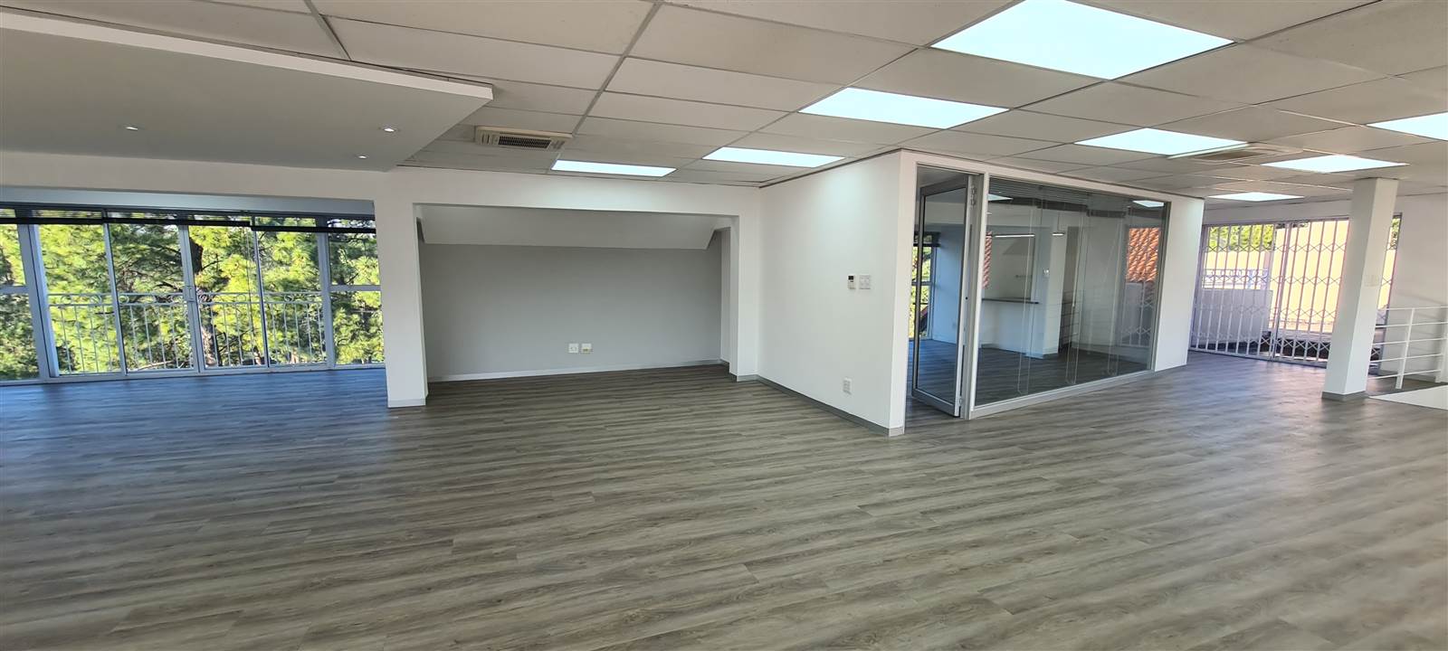 230  m² Commercial space in Woodmead photo number 15