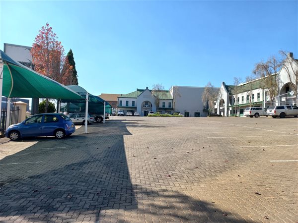 12 516  m² Commercial space