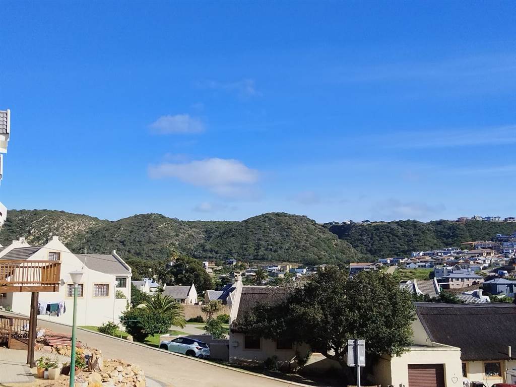 235 m² Land available in Mossel Bay Central photo number 2