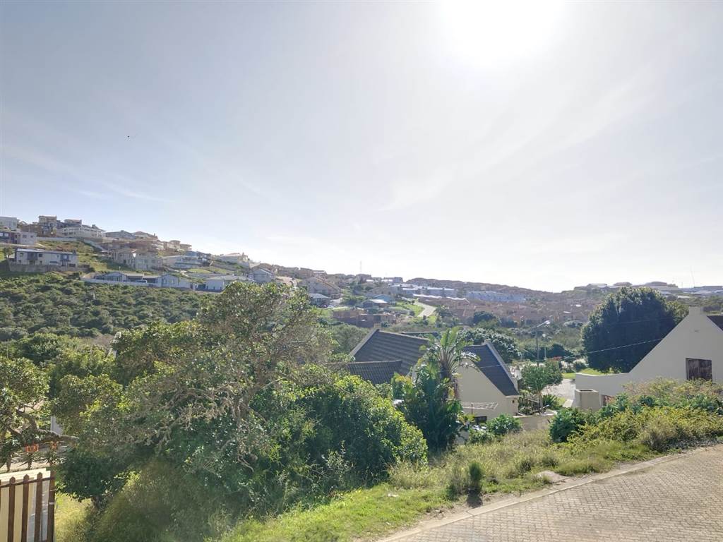 235 m² Land available in Mossel Bay Central photo number 3