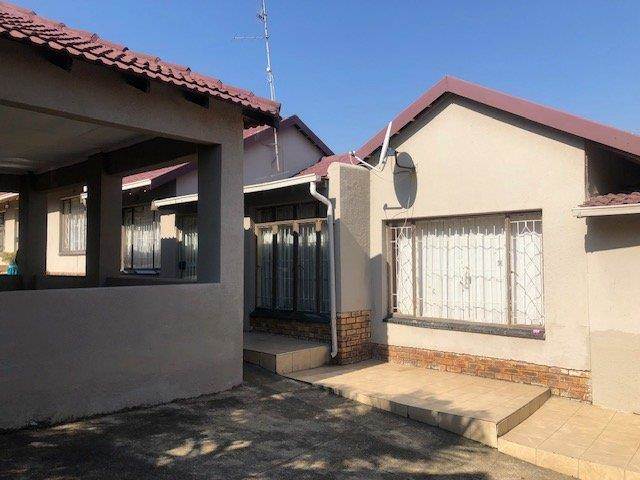 4 Bed House in Naturena photo number 20