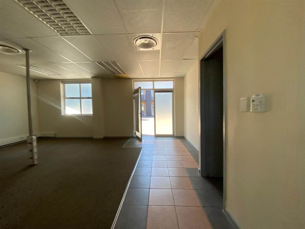 100  m² Industrial space in Milnerton Central photo number 2