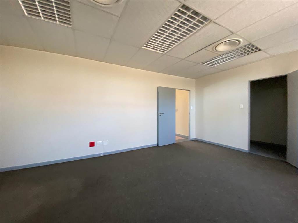 100  m² Industrial space in Milnerton Central photo number 4