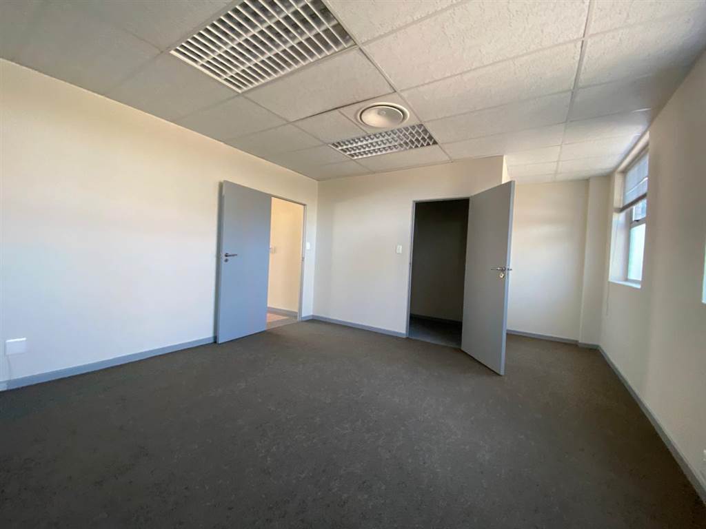 100  m² Industrial space in Milnerton Central photo number 5