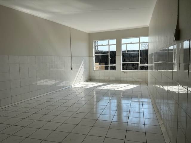 330  m² Commercial space in Johannesburg North photo number 11