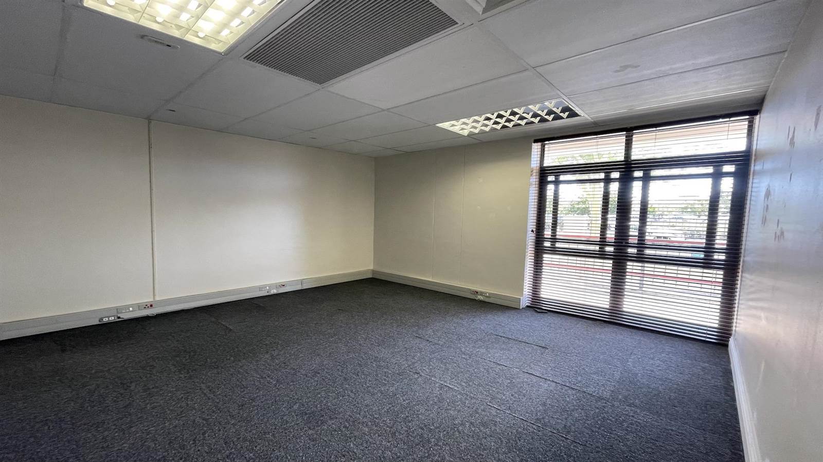 168  m² Commercial space in Durbanville Central photo number 4