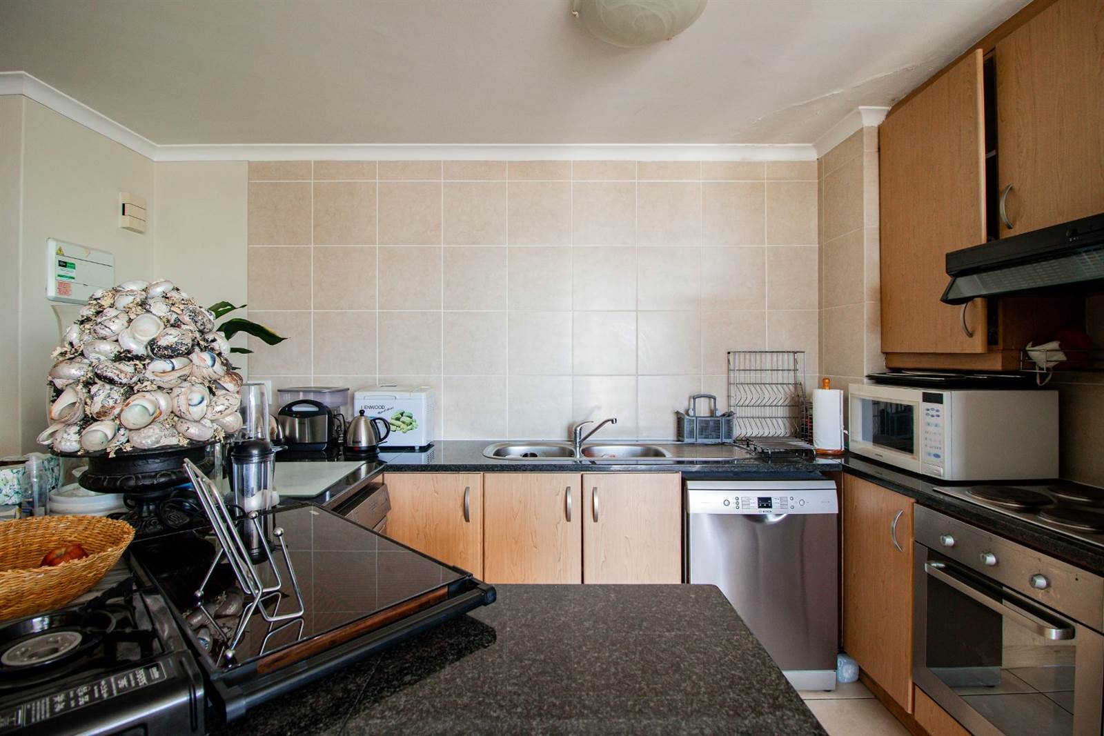 3 Bed Apartment in Bloubergstrand photo number 12