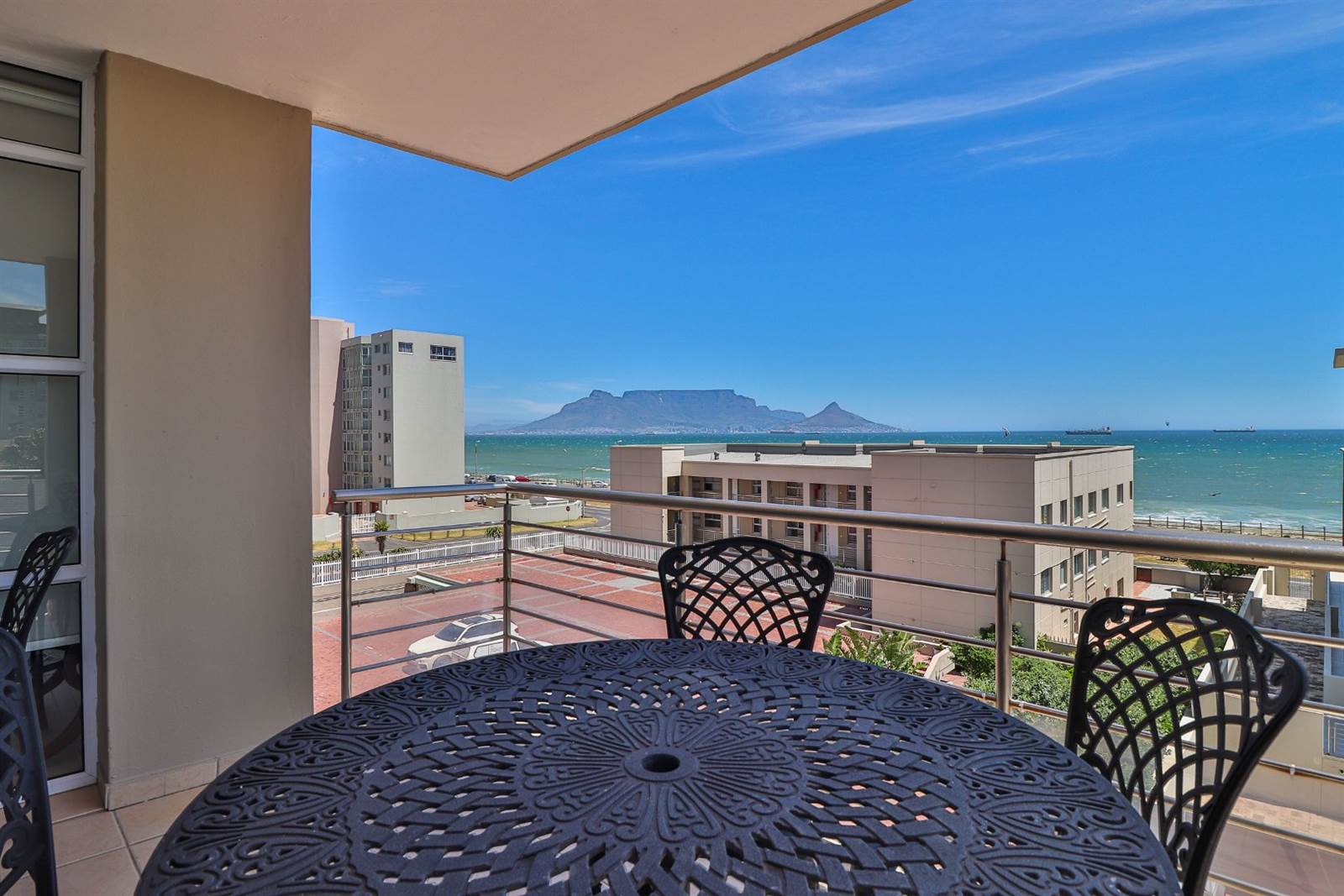 3 Bed Apartment in Bloubergstrand photo number 2