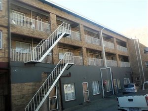 2 Bed Flat in Krugersdorp Central
