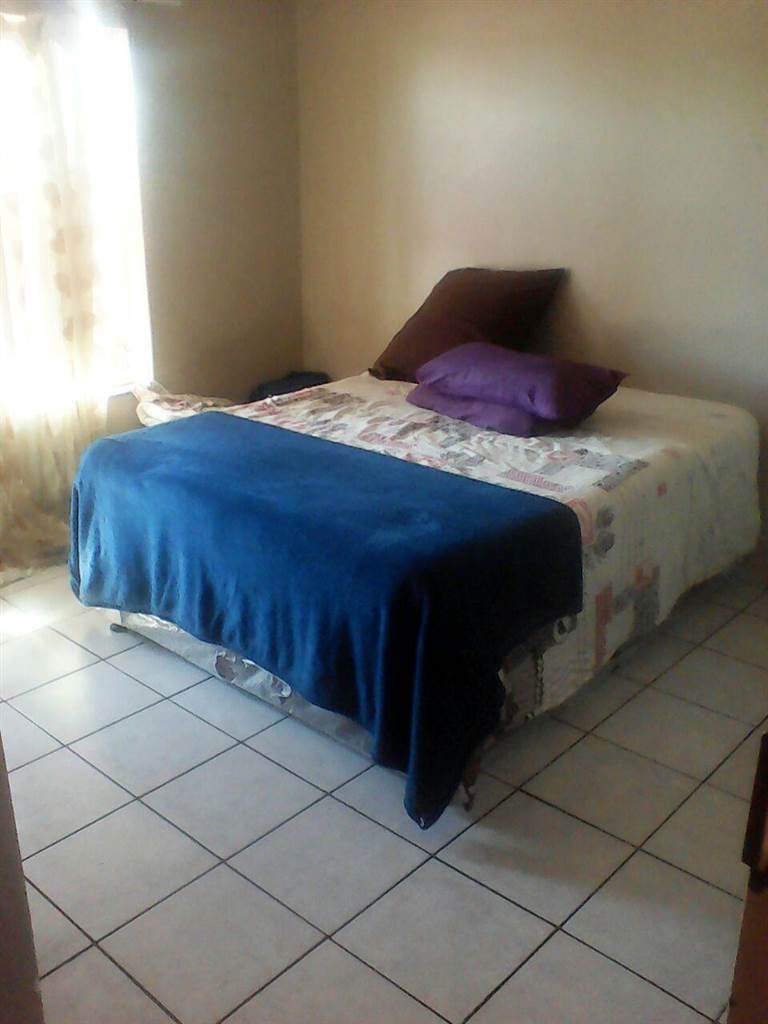 2 Bed Flat in Krugersdorp Central photo number 7