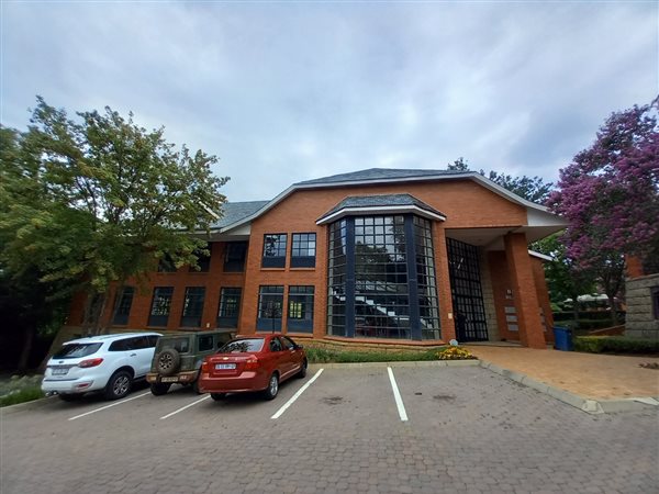 283  m² Commercial space