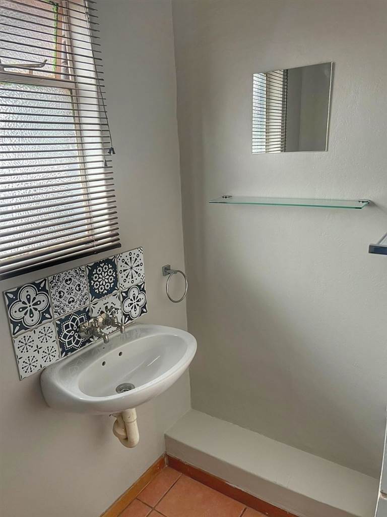 1 Bed Flat in Kathu photo number 17