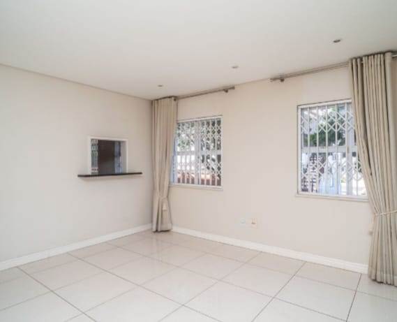 4 Bed Apartment in Musgrave photo number 8