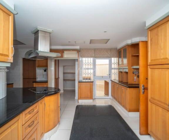 4 Bed Apartment in Musgrave photo number 3