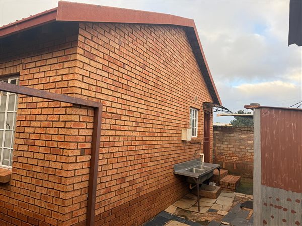 2 Bedroom House 2 Bedroom House