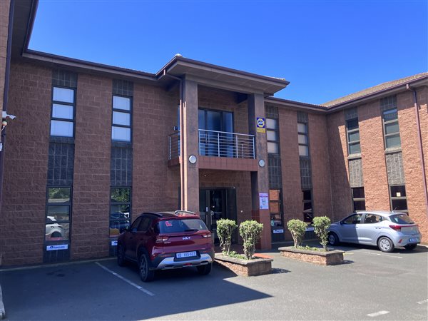 496  m² Commercial space in Athlone Park