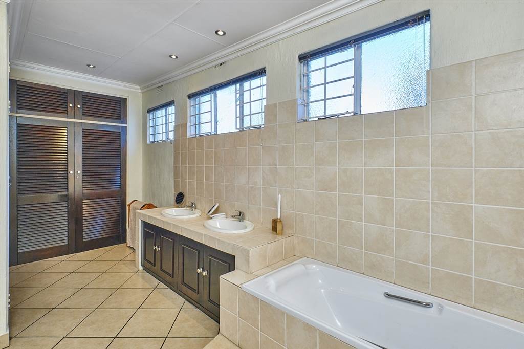5 Bed House in Randpark Ridge photo number 12