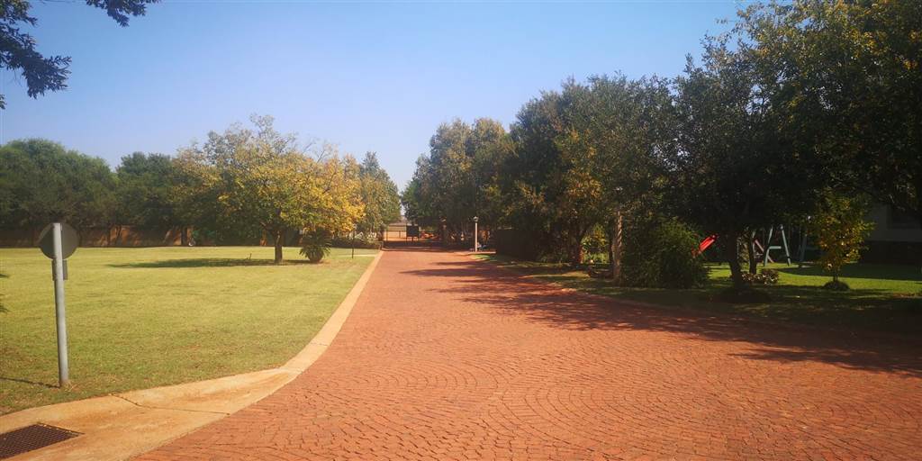 724 m² Land available in Elandsfontein AH photo number 2