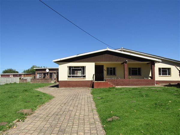 4 Bed House in Humansdorp