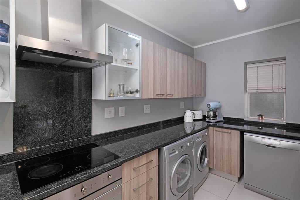 3 Bed Apartment in Oaklands photo number 7