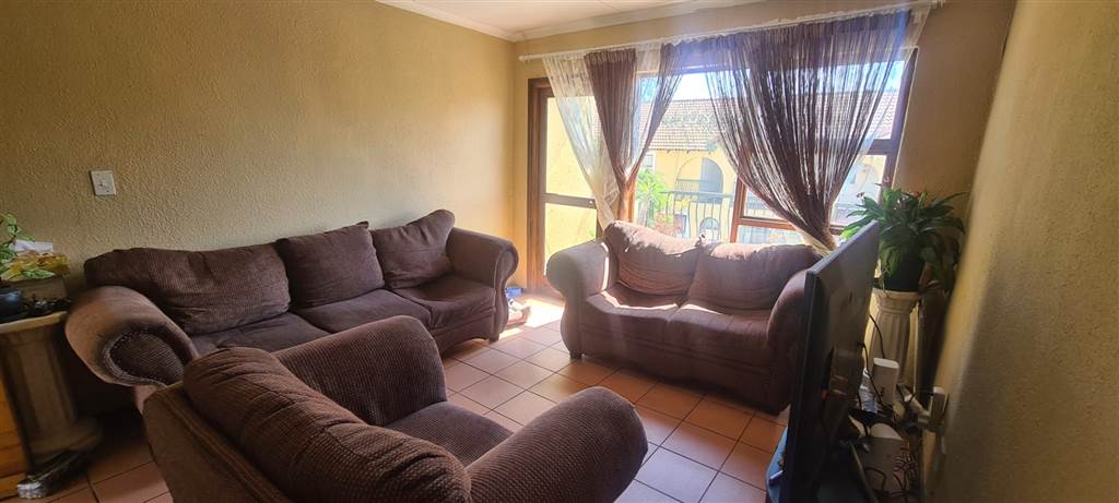 2 Bed Apartment in Sundowner photo number 12