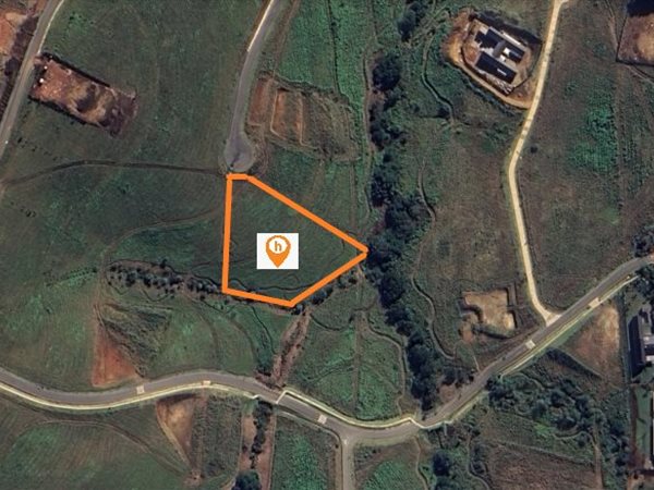 3 233 m² Land