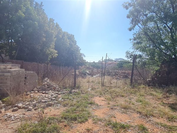 1481 m² Land available in Sterpark