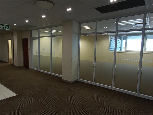 551  m² Office Space in Fairview