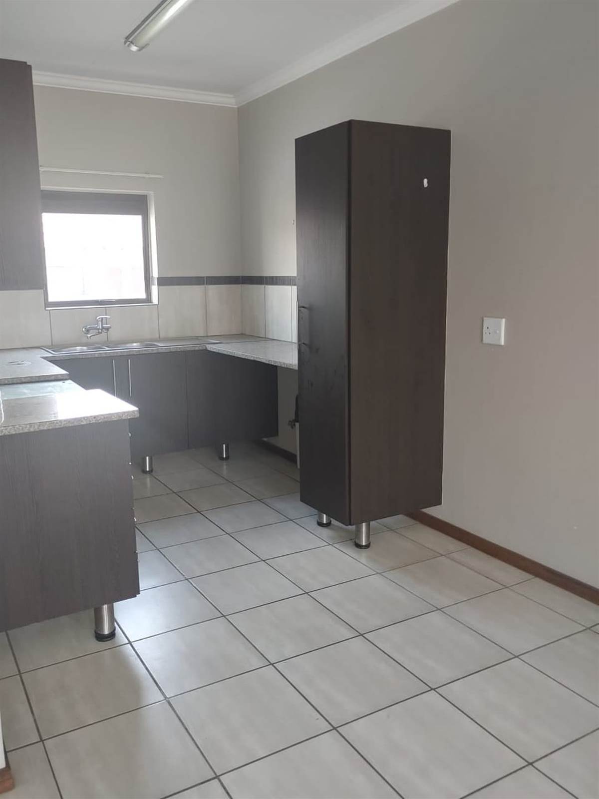2 Bed Flat in Trichardt photo number 11