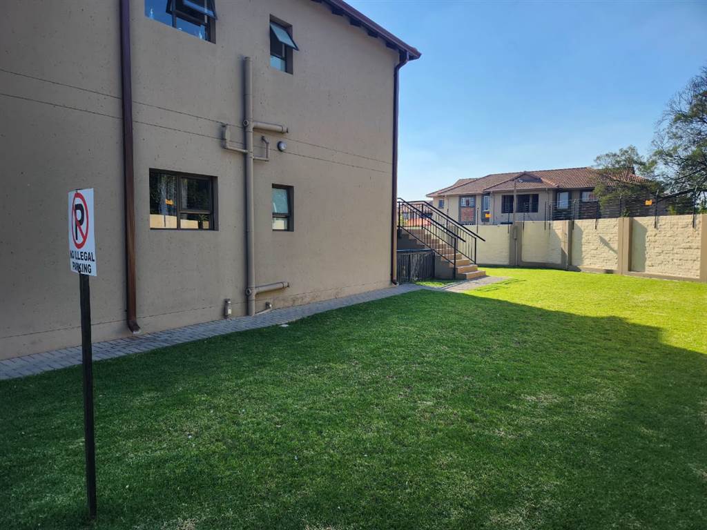 2 Bed Apartment in Benoni North photo number 13