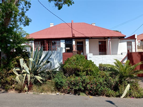 4 Bed House in Troyeville