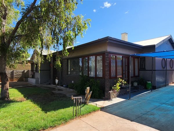 4 Bedroom House 4 Bedroom House