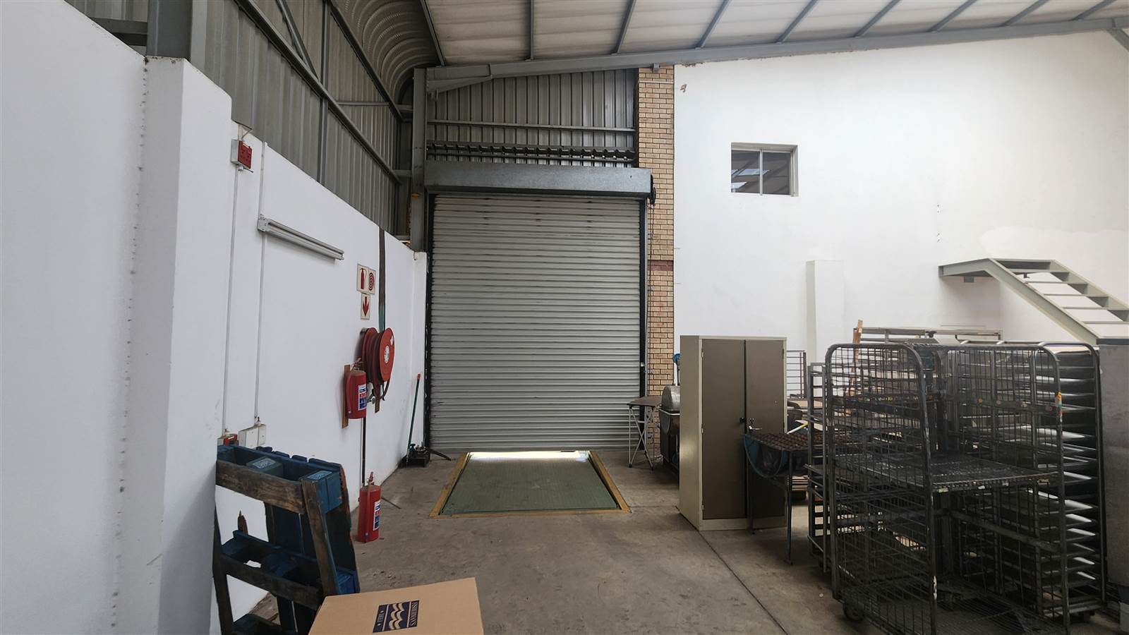 700  m² Industrial space in North Riding photo number 11