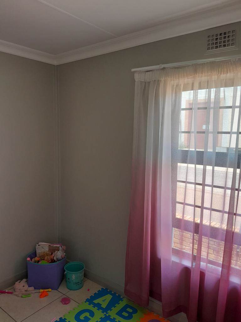 3 Bed Townhouse in Derdepoort photo number 15