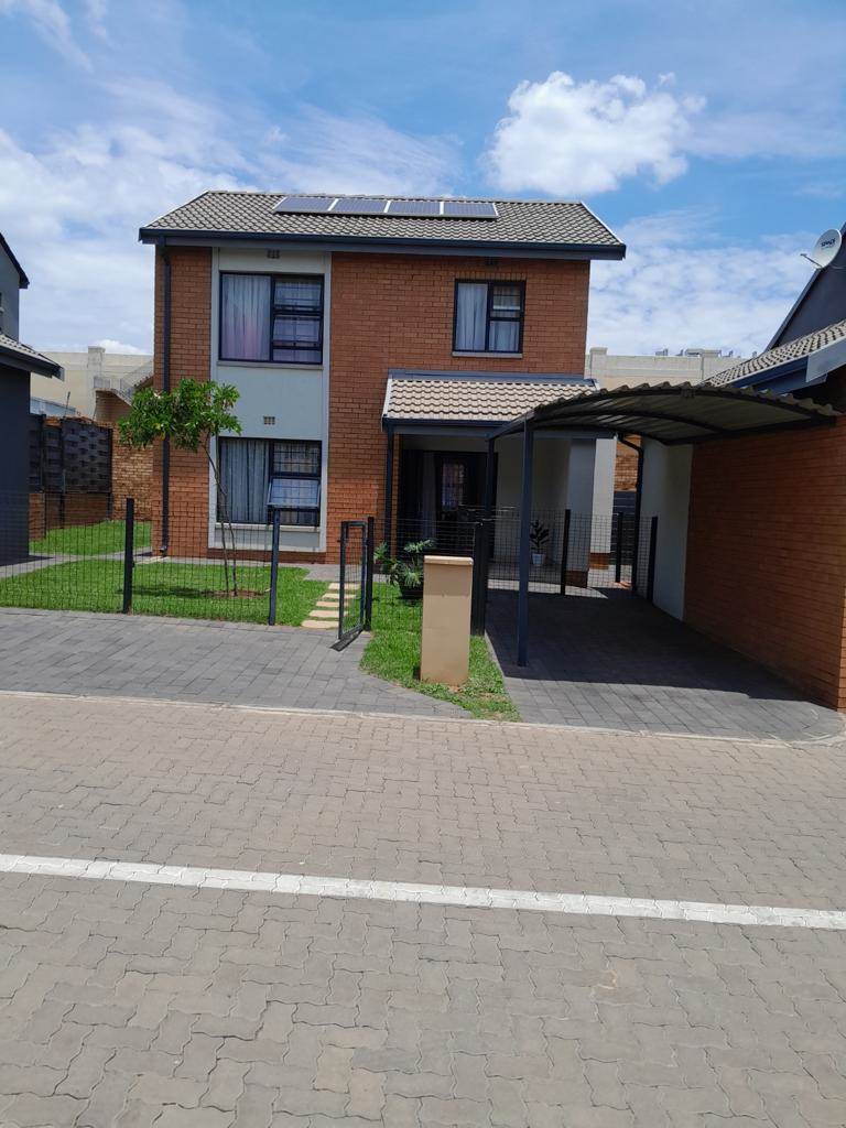3 Bed Townhouse in Derdepoort photo number 28