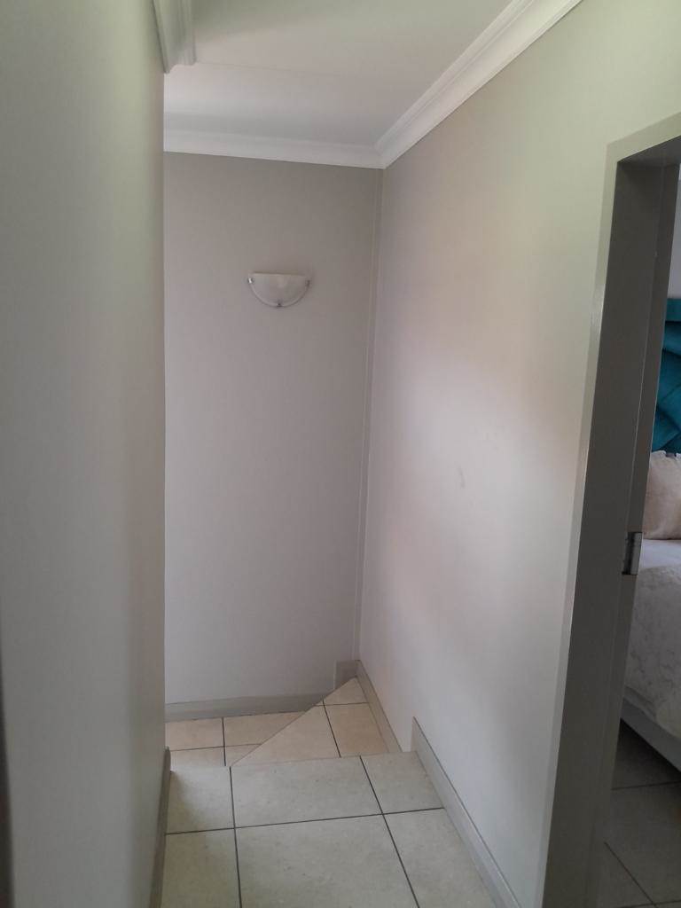 3 Bed Townhouse in Derdepoort photo number 11