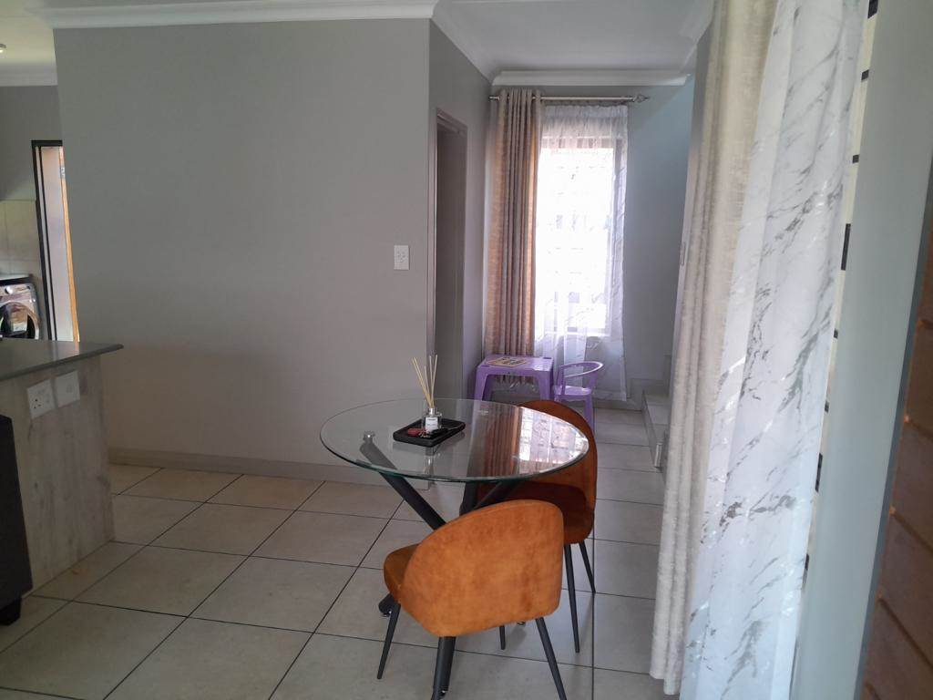 3 Bed Townhouse in Derdepoort photo number 6